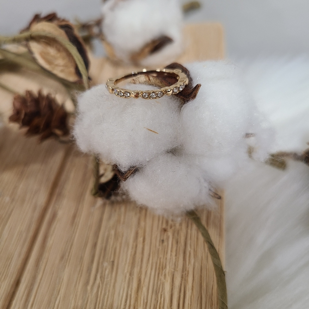 ππNEWππPRETTY!! Dainty Gold Ring with Tiny Hearts and Rhinestones ππ - Picture 9 of 13